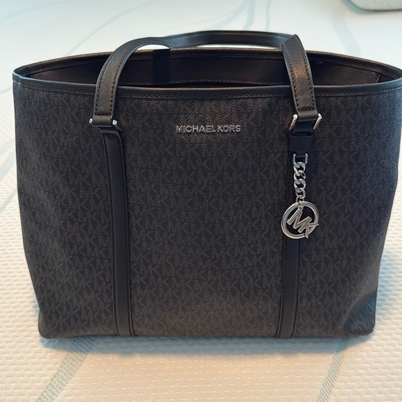 Michael Kors Handbags - Michael Kors Tote